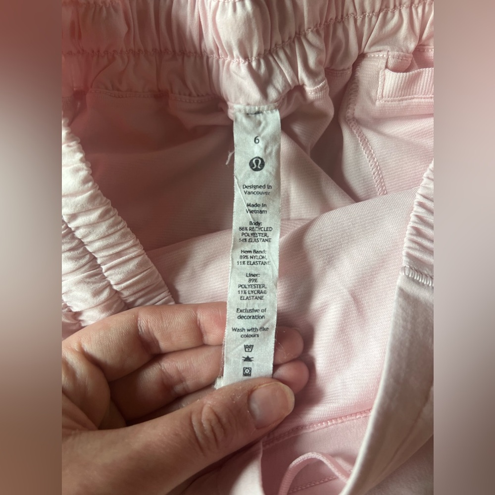 Lululemon Hotty Hot Low-rise lined short 4” - Picture 3 of 3